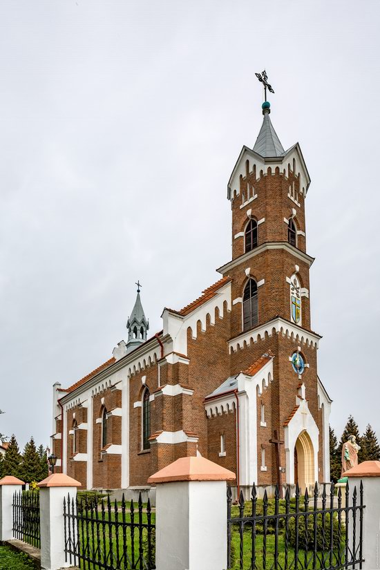 Catholic Church of St. Nicholas in Pnikut, Ukraine, photo 18