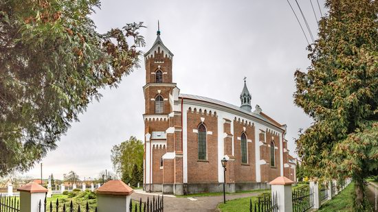 Catholic Church of St. Nicholas in Pnikut, Ukraine, photo 5