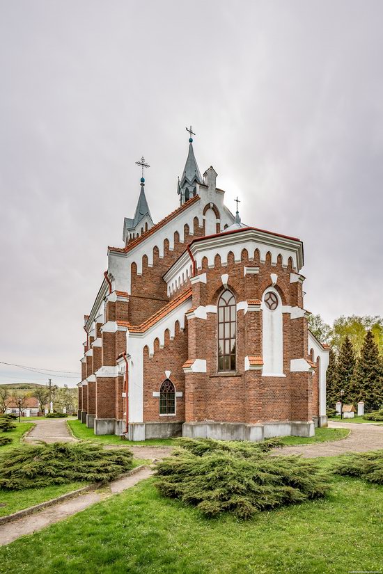 Catholic Church of St. Nicholas in Pnikut, Ukraine, photo 6