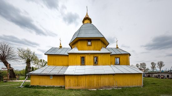 Holy Spirit Church in Vykoty, Lviv region, Ukraine, photo 4