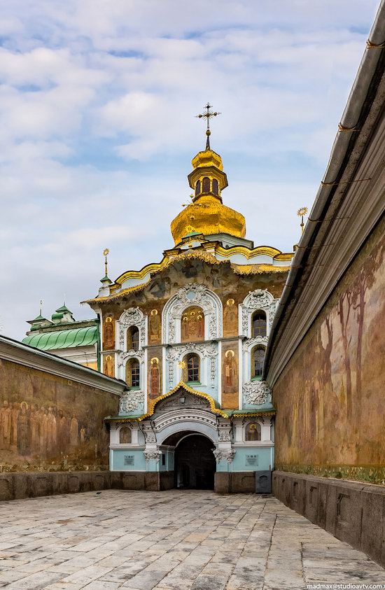 Gate Church of the Trinity in Kyiv, Ukraine, photo 2