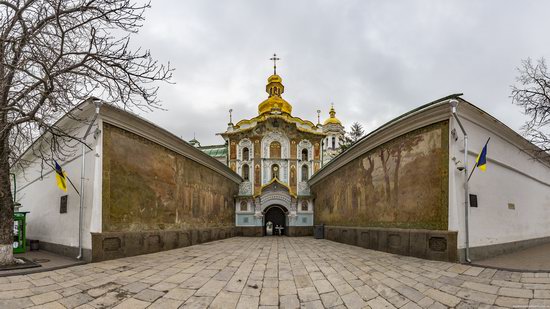 Gate Church of the Trinity in Kyiv, Ukraine, photo 3