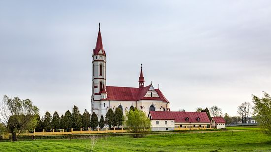 St. Joseph Catholic Church in Tshchenets, Ukraine, photo 1