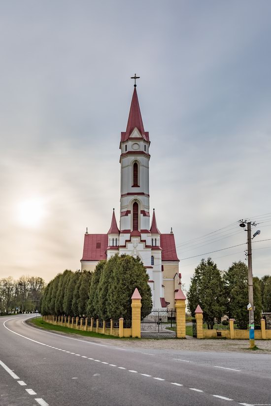 St. Joseph Catholic Church in Tshchenets, Ukraine, photo 2