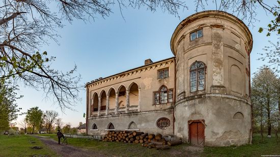 Strachocki Palace in Mostyska, Lviv region, Ukraine, photo 4