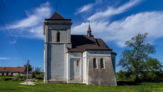 Defensive Roman Catholic Church in Bishche, Ukraine, photo 1