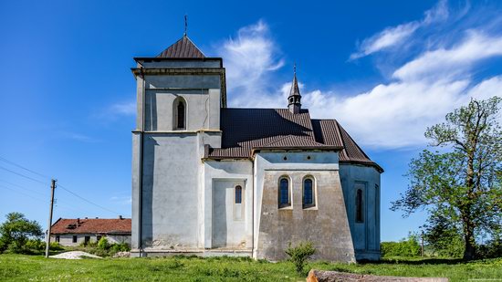 Defensive Roman Catholic Church in Bishche, Ukraine, photo 12