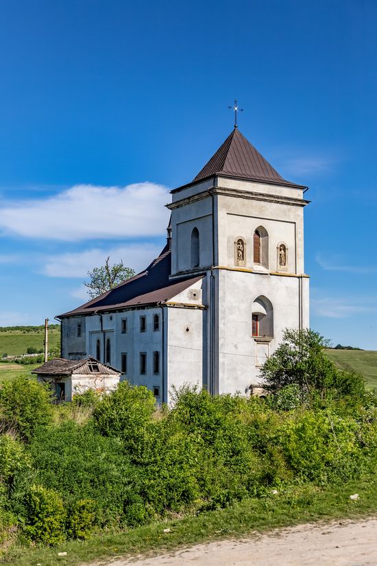 Defensive Roman Catholic Church in Bishche, Ukraine, photo 4