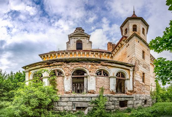 Abandoned Ray Mansion in Pryozerne, Ukraine, photo 9