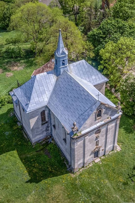 Catholic Church of the Holy Trinity in Pomoryany, Ukraine, photo 4