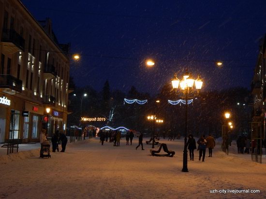 Snow-covered Streets of Uzhhorod, Ukraine, photo 10