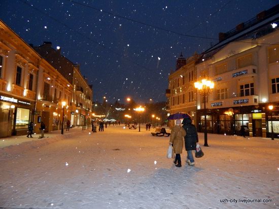 Snow-covered Streets of Uzhhorod, Ukraine, photo 11