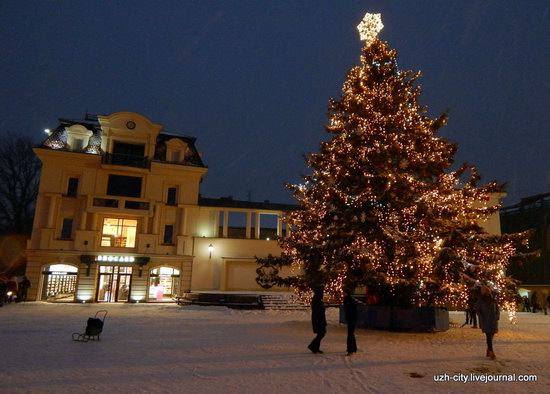 Snow-covered Streets of Uzhhorod, Ukraine, photo 16