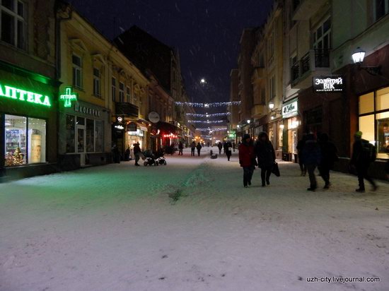 Snow-covered Streets of Uzhhorod, Ukraine, photo 17