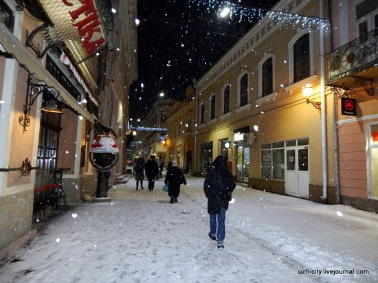 Snow-covered Streets of Uzhhorod, Ukraine, photo 19