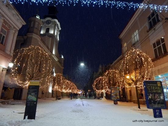 Snow-covered Streets of Uzhhorod, Ukraine, photo 20