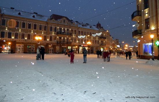 Snow-covered Streets of Uzhhorod, Ukraine, photo 5