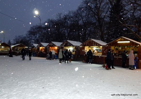 Snow-covered Streets of Uzhhorod, Ukraine, photo 7