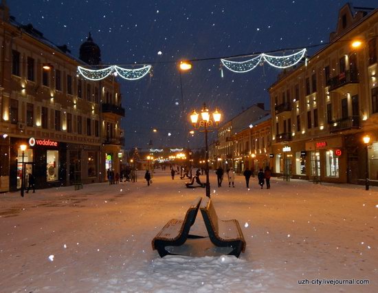 Snow-covered Streets of Uzhhorod, Ukraine, photo 8