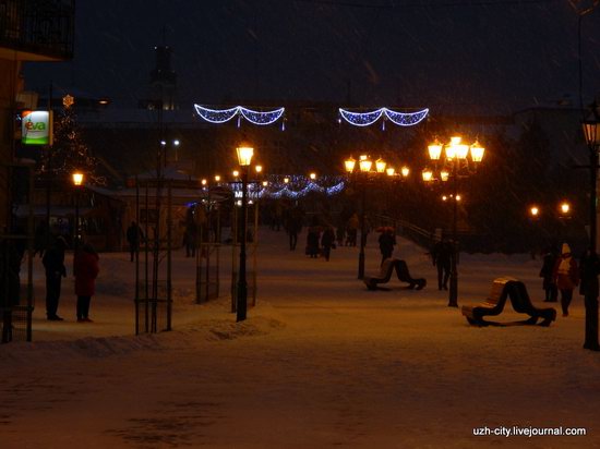 Snow-covered Streets of Uzhhorod, Ukraine, photo 9