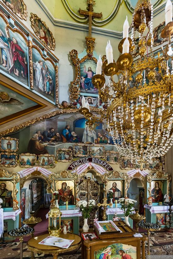 Church of St. Basil the Great in Muzhyliv, Ternopil region, Ukraine, photo 10