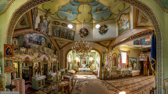 Church of St. Basil the Great in Muzhyliv, Ternopil region, Ukraine, photo 14