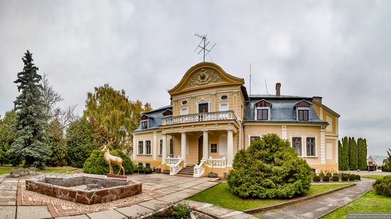 Palace of the Counts Tyszkiewicz in Brody, Ukraine, photo 4