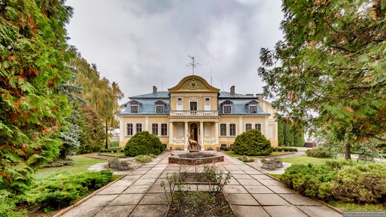 Palace of the Counts Tyszkiewicz in Brody, Ukraine, photo 8