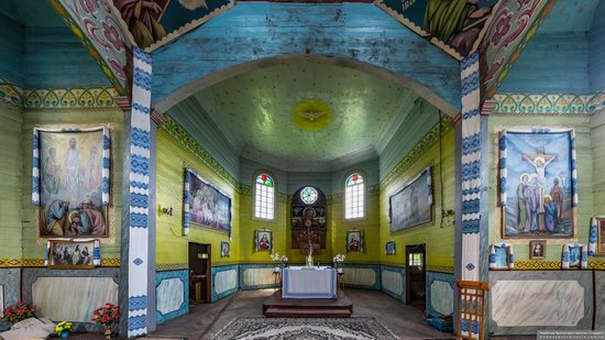 Wooden Church of St. Basil the Great in Cherche, Ukraine, photo 11