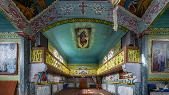 Wooden Church of St. Basil the Great in Cherche, Ukraine, photo 13