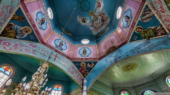 Wooden Church of St. Basil the Great in Cherche, Ukraine, photo 14