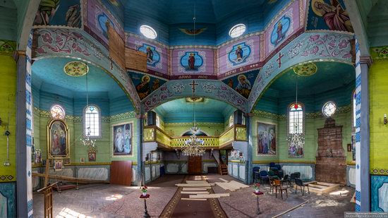 Wooden Church of St. Basil the Great in Cherche, Ukraine, photo 15