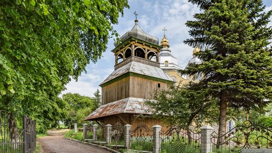 Wooden Church of St. Basil the Great in Cherche, Ukraine, photo 2