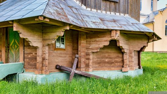 Wooden Church of St. Basil the Great in Cherche, Ukraine, photo 7