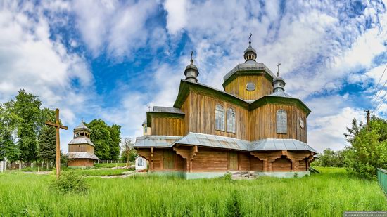 Wooden Church of St. Basil the Great in Cherche, Ukraine, photo 9