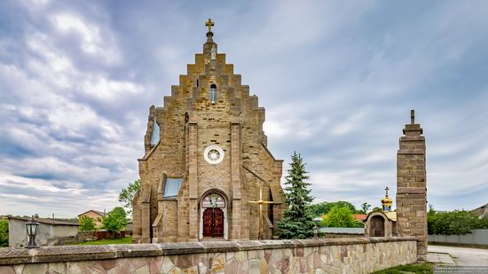 Church of the Holy Apostles Peter and Paul in Butsniv, Ukraine, photo 1