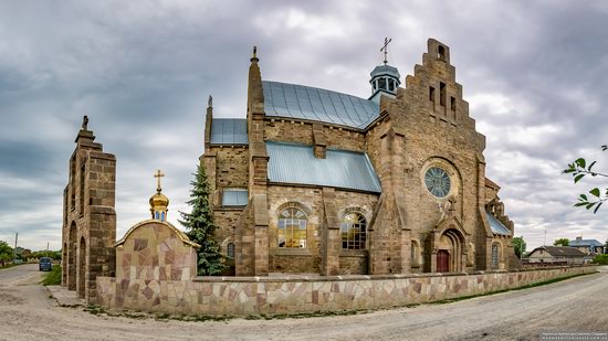 Church of the Holy Apostles Peter and Paul in Butsniv, Ukraine, photo 3