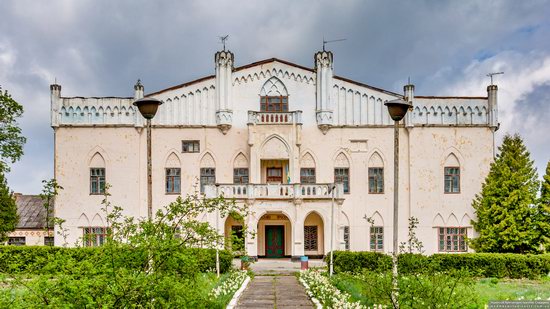 The Gizycki Palace in Novoselytsya, Khmelnytskyi Oblast, Ukraine, photo 1