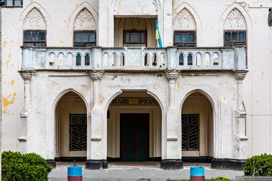 The Gizycki Palace in Novoselytsya, Khmelnytskyi Oblast, Ukraine, photo 4