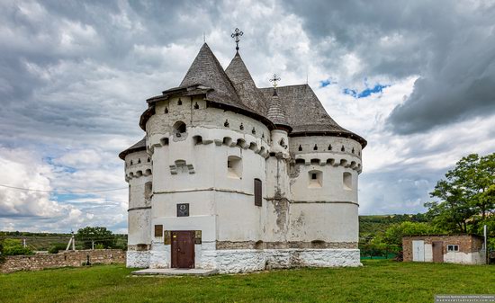 Holy Protection Church-Fortress in Sutkivtsi, Ukraine, photo 1