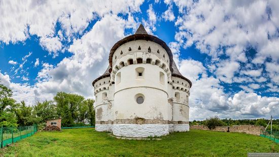 Holy Protection Church-Fortress in Sutkivtsi, Ukraine, photo 5