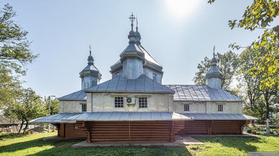 Church in Horishnje Zaluchchya, Ivano-Frankivsk Oblast, Ukraine, photo 4