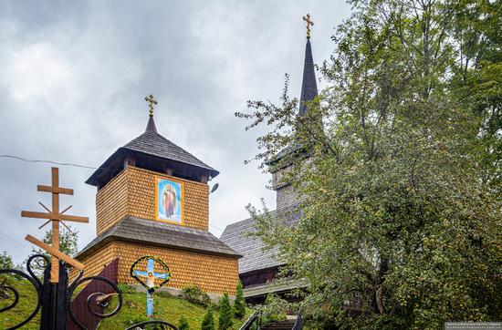 Church of St. Michael the Archangel in Nehrovets, Ukraine, photo 3