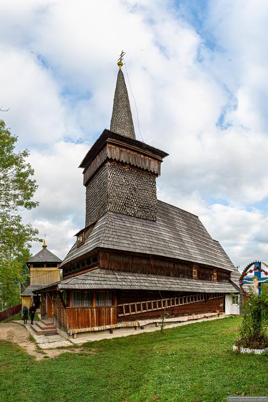 Church of St. Michael the Archangel in Nehrovets, Ukraine, photo 4