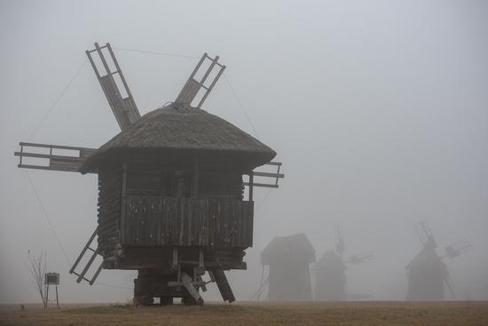 Foggy Day at the Museum of Folk Architecture of Ukraine, photo 1