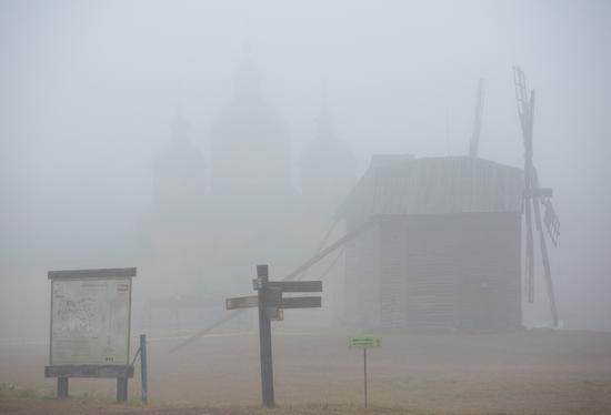 Foggy Day at the Museum of Folk Architecture of Ukraine, photo 10