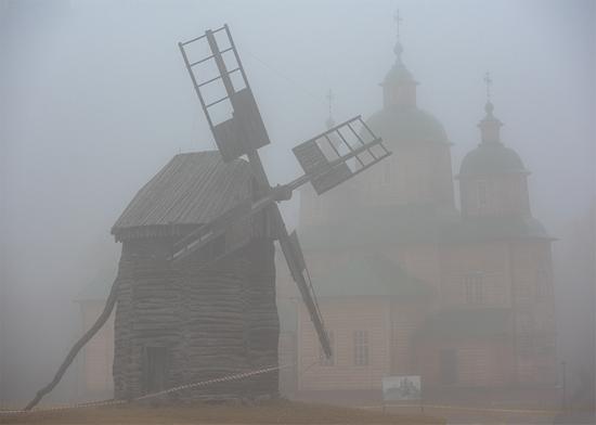 Foggy Day at the Museum of Folk Architecture of Ukraine, photo 2