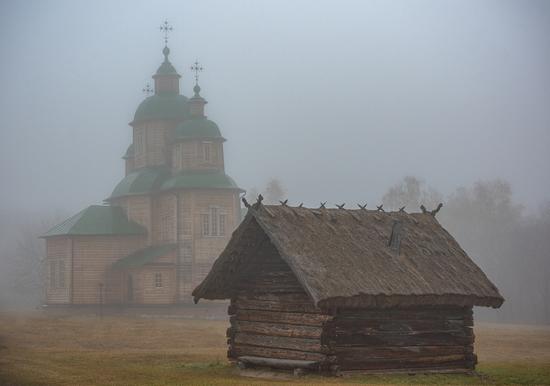 Foggy Day at the Museum of Folk Architecture of Ukraine, photo 3