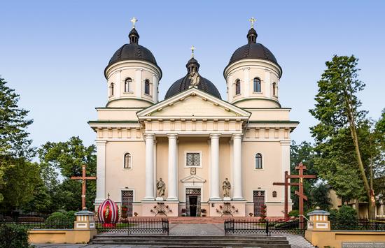 Cathedral of the Holy Apostles Peter and Paul in Sokal, Lviv Oblast, Ukraine, photo 1