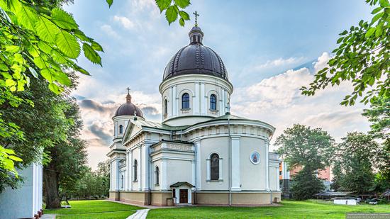 Cathedral of the Holy Apostles Peter and Paul in Sokal, Lviv Oblast, Ukraine, photo 3